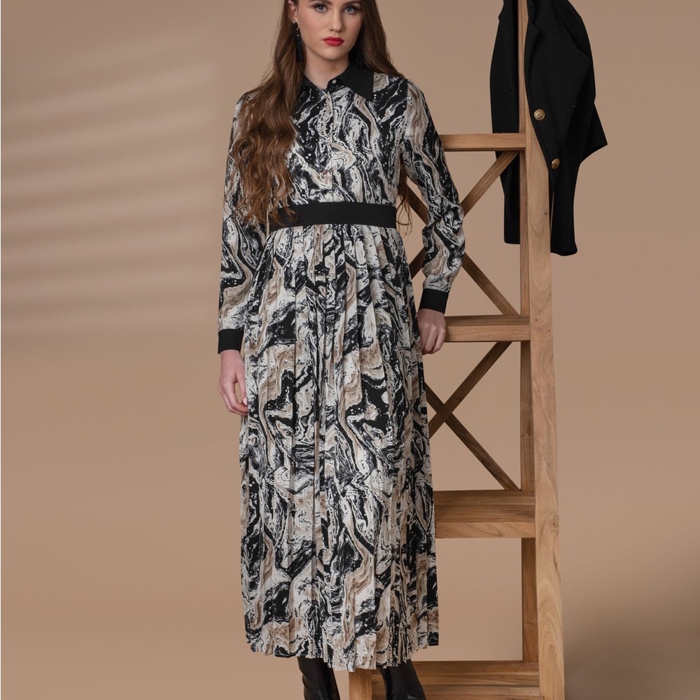 Abstract Marble-Print Long Sleeve Maxi Dress - Black & Beige